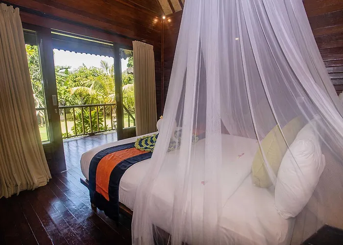 Samanta Huts 3*