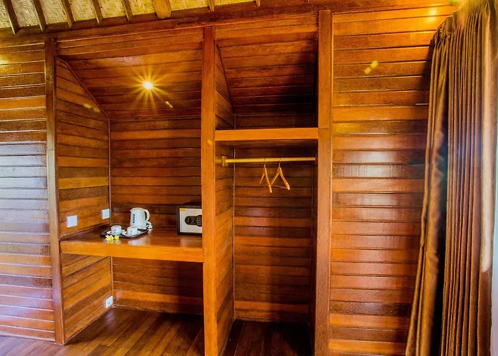Samanta Huts 3*